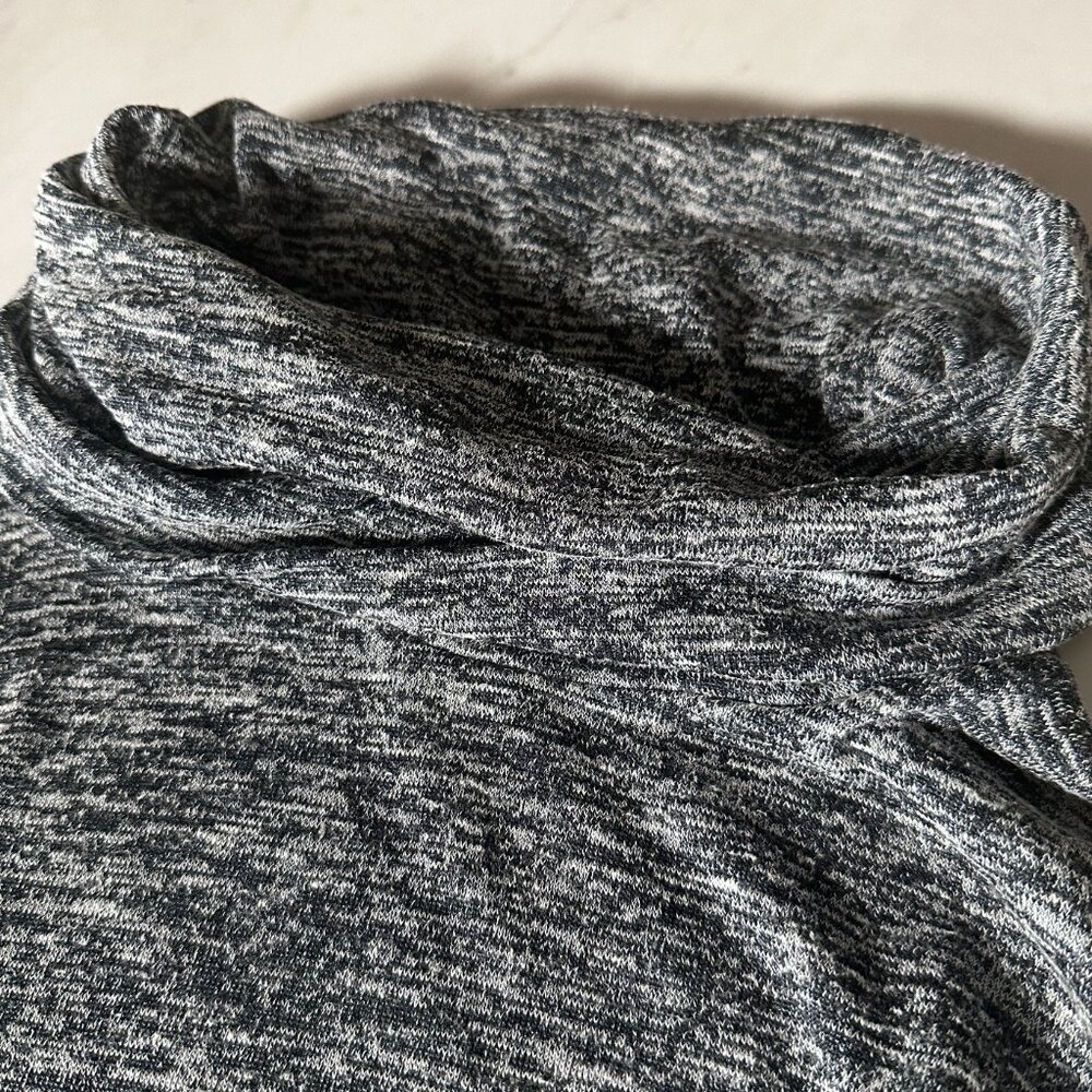 Eddie Bauer - Women's Turtleneck Grey Top - Long Sleeve - Size Small S - Picture 2 of 6